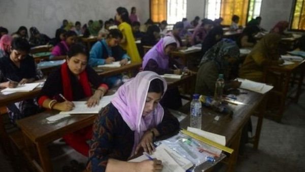 বিশ্ববিদ্যালয়গুলোতে ভর্তি পরীক্ষা দিতে গিয়ে মেয়েদের যত ভোগান্তি