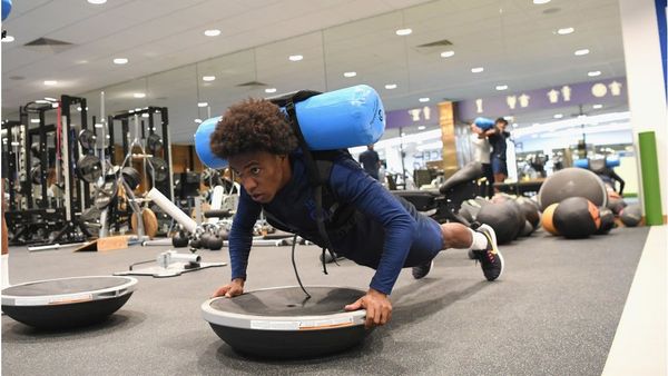 কাজের সময় কীভাবে ব্যায়াম করবেন এবং কেন এটি জরুরি