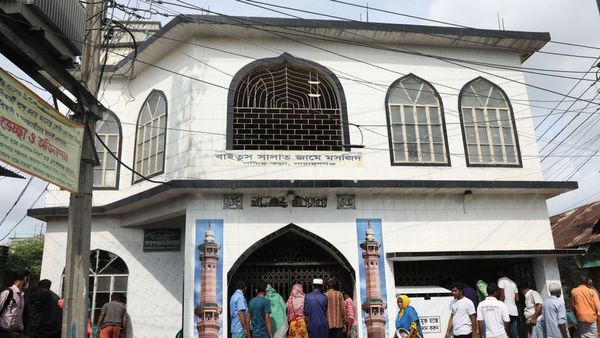 নারায়নগঞ্জে মসজিদে বিস্ফোরণ : তিতাসের ৮ জন কর্মীকে গ্রেপ্তার