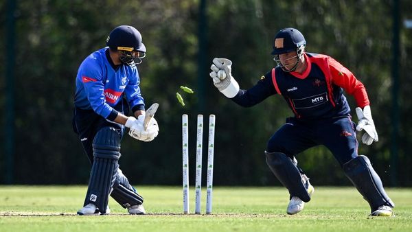 ক্রিকেট: অদ্ভুত যেসব উপায়ে আউট হতে পারেন একজন ব্যাটসম্যান
