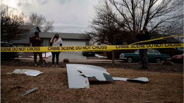 ইঞ্জিন বিকল হবার পর বোয়িং ৭৭৭ বিমানের উড্ডয়ন বন্ধ করেছে ইউনাইটেড এয়ারলাইন্স