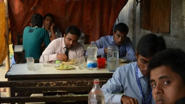 নিরাপদ খাদ্য: পলিথিন বা পুরনো খবর কাগজ ব্যবহারে সতর্ক করছে কর্তৃপক্ষ, ভোক্তারা কী করতে পারেন?