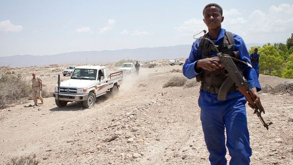 ইতিহাসের সাক্ষী: সোমালিয়ার জলদস্যুদের হাতে ৪৭ দিন আটক ছিলেন যে ব্রিটিশ নাবিক