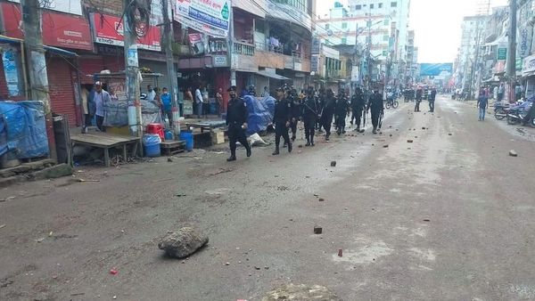 কুমিল্লায় 'কোরআন উদ্ধার' ঘিরে শহরে উত্তেজনা ও পূজামণ্ডপে হামলা