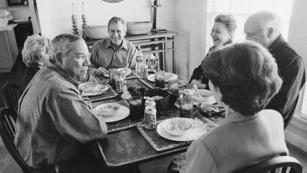 কলিন পাওয়েল: ইরাক যুদ্ধের সময় দায়িত্বে থাকা যুক্তরাষ্ট্রের সাবেক পররাষ্ট্রমন্ত্রী কলিন পাওয়েল মারা গেছেন