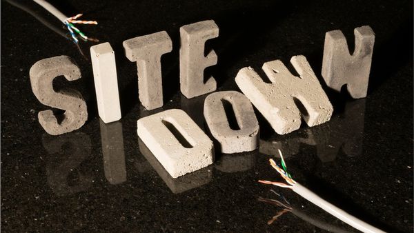 ই-পাসপোর্ট: সার্ভার জটিলতায় আটকে আছে হাজার হাজার পাসপোর্ট, উপায় কী