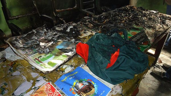 ৫ই জানুয়ারি: জাতীয় সংসদ নির্বাচনের আগে আওয়ামী লীগ-বিএনপি আলোচনা ভেস্তে যাওয়ার দায় কার ছিল