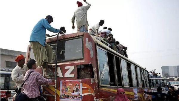 যানজট: বাংলাদেশের মহাসড়কে দীর্ঘ পরিবহন জট নিয়ন্ত্রণে আনা যাচ্ছে না কেন