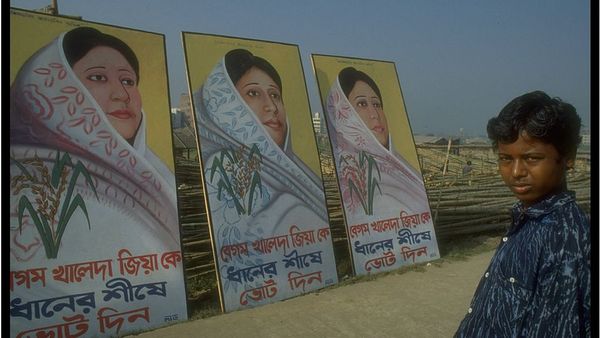 খালেদা জিয়া: গৃহবধু থেকে যেভাবে রাজনীতিতে উত্থান হয়েছিল