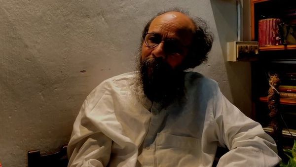 কাজী নজরুল ইসলাম: কেন আর কীভাবে কলকাতা থেকে চিরতরে ঢাকায় পাড়ি দিয়েছিলেন বিদ্রোহী কবি?