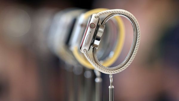 আইফোন ১৪: নতুন হ্যান্ডসেট এবং ঘড়ি উন্মোচন করেছে অ্যাপল