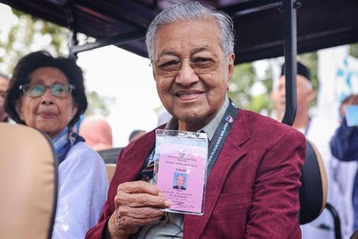 মালয়েশিয়ার রাজনীতির 'টাইটানিক' মাহাথির মোহাম্মদের ভরাডুবি হল কেন?