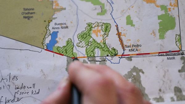 মেক্সিকোর সীমান্তে ট্রাম্পের তৈরি দেয়াল ভেঙে ফেলা হচ্ছে