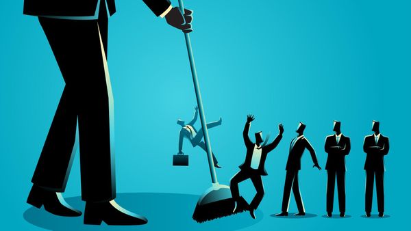 বিশ্বজুড়ে বড় বড় কোম্পানিগুলো কর্মী ছাঁটাই করছে কেন?