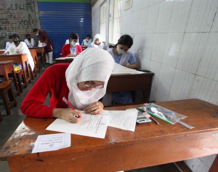 ছোটবেলা থেকে শিখেও ইংরেজিকে ভয় কেন?