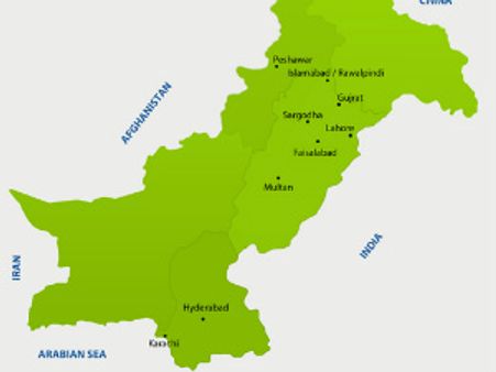 પાકિસ્તાનમાં આગની બે દુર્ઘટનાઓમાં 289 ભૂંજાયા, અમેરીકી રાજદ્વારીનું મૃત્યુ