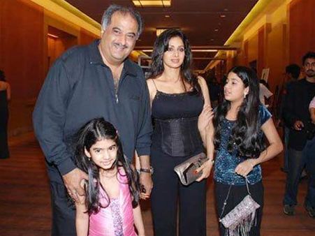 શ્રીદેવી અને તેમની પુત્રીઓ ખુશી તેમજ જાહ્નવી