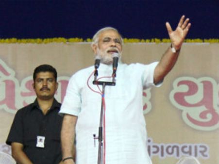 વડોદરામાં મોદીએ હાઇ રાઇઝ હાઉસિંગનું ખાત મૂહૂર્ત કર્યું