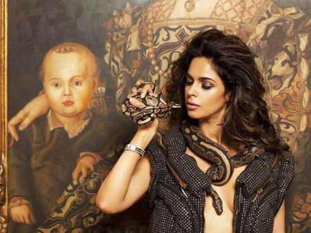 અજગર સાથે મલ્લિકા