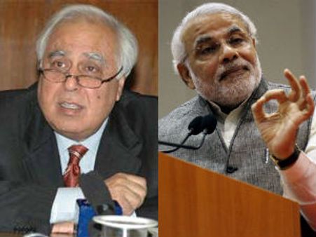 સિબ્બલ આકાશ ટેબલેટની લાંચ આપવા માંગે છે: નરેન્દ્ર મોદી