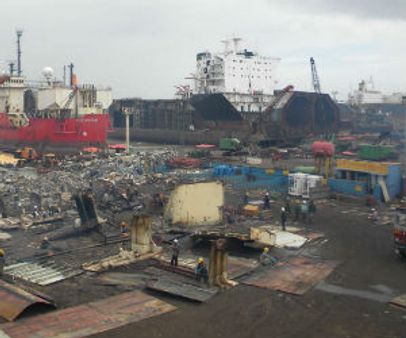 અલંગના શિપયાર્ડમાં આગઃ પાંચ મજૂરોના મોત