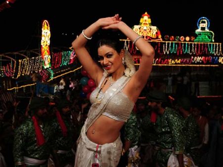 એજંટ વિનોદમાં મરિયમ ઝકારિયા