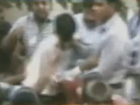 કોંગ્રેસીયોએ કેજરીવાલ સમર્થકોને માર માર્યો