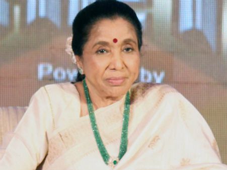 મારી પિસ્તોલ વડે કર્યો વર્ષાએ આપઘાત : આશા ભોંસલે