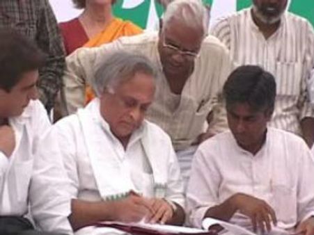 સરકારે સત્યાગ્રહીઓની માંગો સ્વીકારતા જ પદયાત્રા થંભી ગઇ