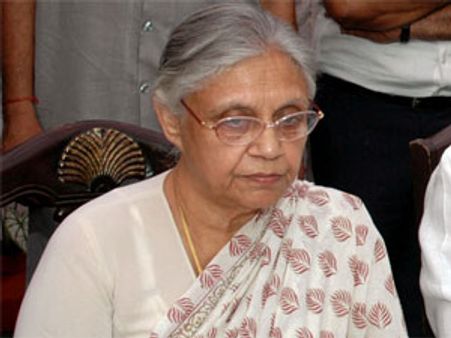 દિલ્હીના મુખ્યમંત્રી શિલા દિક્ષિત પર ઇંડા ફેકાયા