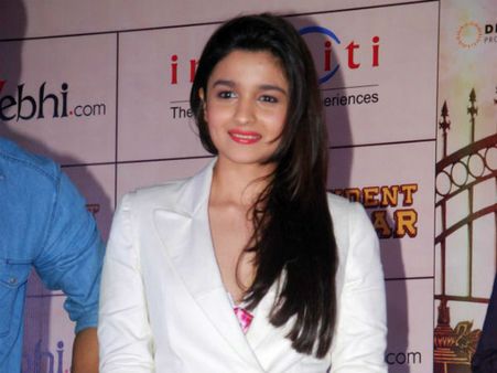 નવાપણું જોઇતું હોય તો નવોદિતોને તક આપો - આલિયા