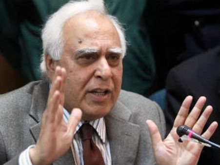 સુધારણાનો નિર્ણય હરાજીના એક સપ્તાહ પહેલા લેવાશે : સિબ્બલ