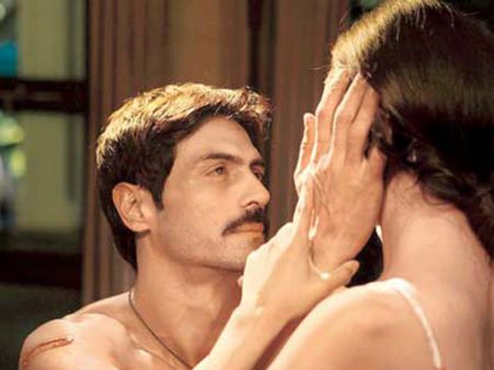 ચક્રવ્યૂહમાં ટાટા-બિરલા-અંબાણીને ભાંડવાની મંજૂરી