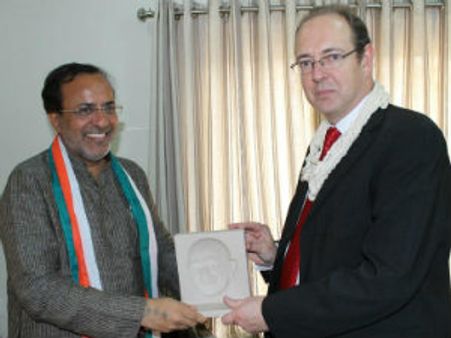 મોઢવાડીયા પણ મળ્યા બ્રિટીશ હાઇકમિશ્નરને