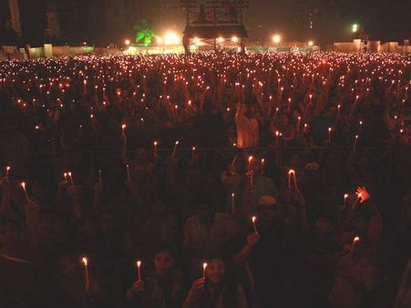 ગીનીસ બુક ઓફ વર્લ્ડ રેકોર્ડ તોડી રહેલાં લોકો