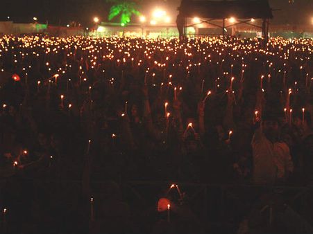 ગીનીસ બુક ઓફ વર્લ્ડ રેકોર્ડ તોડી રહેલાં લોકો