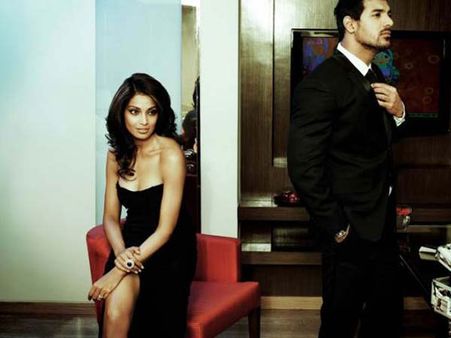 બિપાશા મજબૂત વ્યક્તિ - જ્હૉન