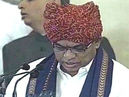 ખુશીના કારણે સહી કરવાનું ભૂલી ગયા નવા મંત્રી