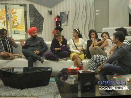 લક્ઝરી બજેટ માટે રાજકારણનું ટાસ્ક