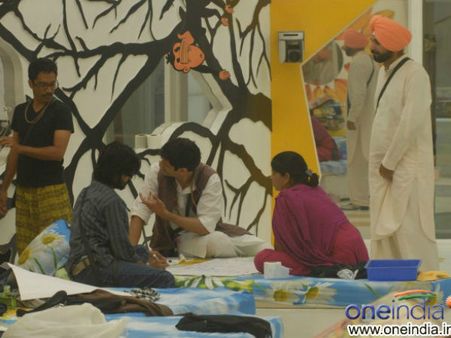 પ્રતિસ્પર્ધીઓને લાગ્યો રાજકારણનો રંગ