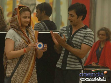 ઉર્વશીની પાર્ટીના સભ્યો