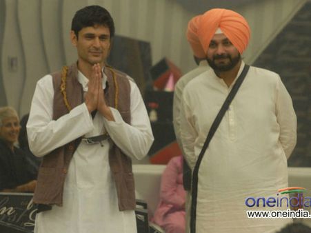 નિકેતનની પાર્ટીના સભ્યો