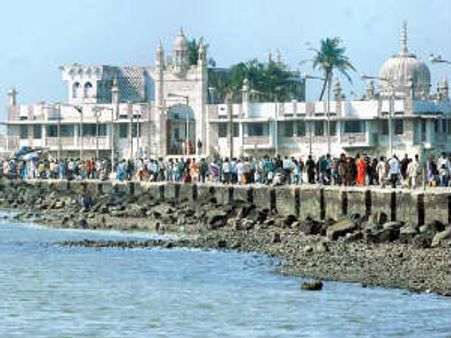 હાજી અલી દરગાહમાં મહિલાઓ પ્રવેશી નહીં શકે