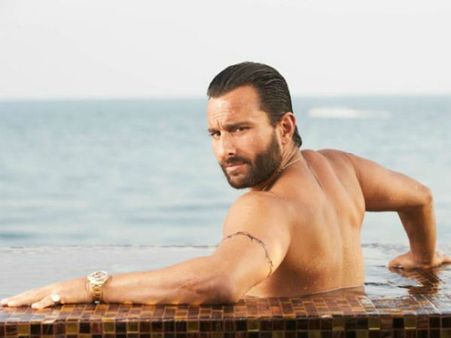 સેક્સી બૉડી દેખાડતાં સૈફ