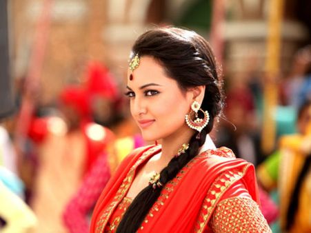 સોનાક્ષી બોલી ખામોશ