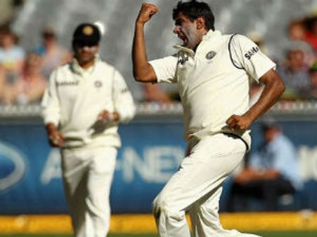 મોટેરા ટેસ્ટઃ ત્રીજા દિવસના અંતે ઇંગ્લેન્ડની ટીમ 111/0