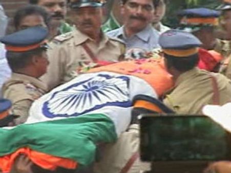 બાળ ઠાકરેનો પાર્થિવ દેહ પંચમહાભૂતમાં વિલિન