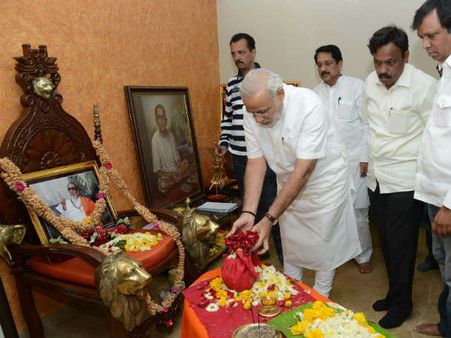 મોદીની ઠાકરેને શ્રદ્ધાંજલિ