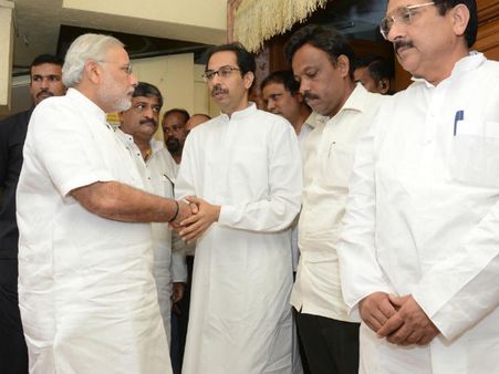 'માતોશ્રી'માં મોદી, જુઓ તસવીરોમાં