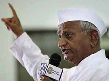 અણ્ણા હજારેએ કહ્યું, 'કસાબને જાહેરમાં આપવી જોઇતી'તી ફાંસી'